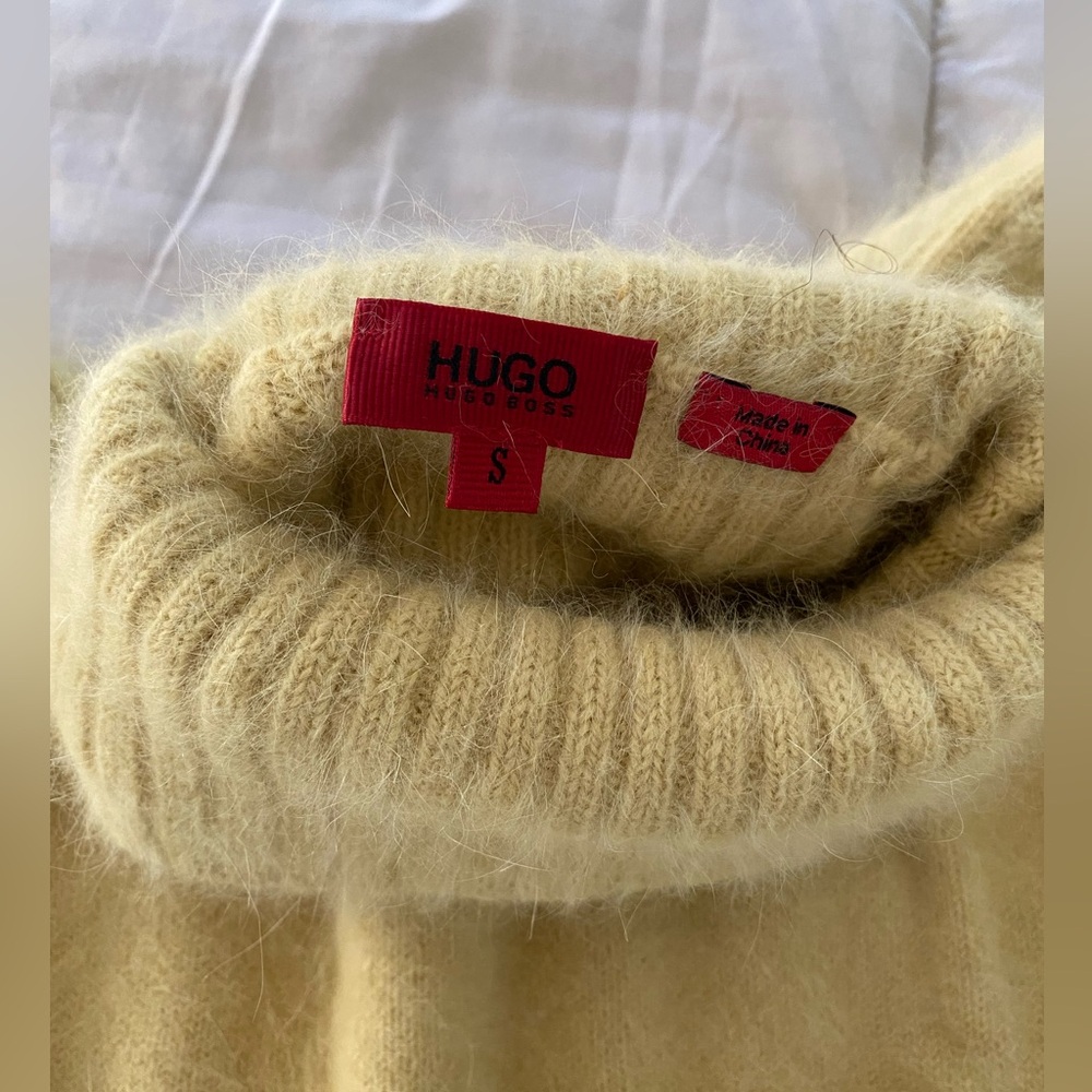 HUGO Hugo Boss yellow sweater w belt